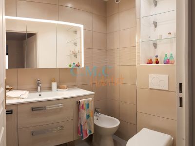 RÉNOVATION COMPLÈTE D’UNE SALLE DE BAINS EN WC & RAFRAÎCHISSEMENT COMPLET D’UNE SALLE d’EAU - ANTIBES - 3 SEMAINES - 2018